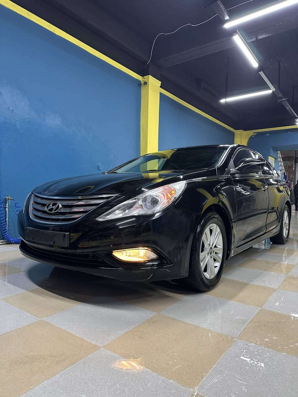 سۆناتا
بڕاوە بڕاوە بڕاوە

مۆدێل ٢٠١٢ 

١٧٨ هەزار ڕۆشتوە

ڕەشی قەتران

مواسەفات فول فول بەس پانۆڕامانیە

کوشن جڵد و کوشن سارد و گەرم

ئاوێنە کارەبای و ئاوێنە ئیشاڕەت

بەسمە و شاشەو کامێرا

چوار تایە و ویلی لۆکی لە ژێرە

سەقفی وەک شوشەیە هیچ چاڵ و شوختی نیە

سەیارەکە تا حەز بکەیت جوانە 

کەفەر گۆڕان و دەعم و لێدران و سەقف بەشەرت

سپێری دانەبەزیوە

شوێن ڕانیە (چوارقوڕنە)

*********** فایبەر و واتس ئاپی لەسەرە

تکایە جوان زانیاریەکان بخوێنەوە
