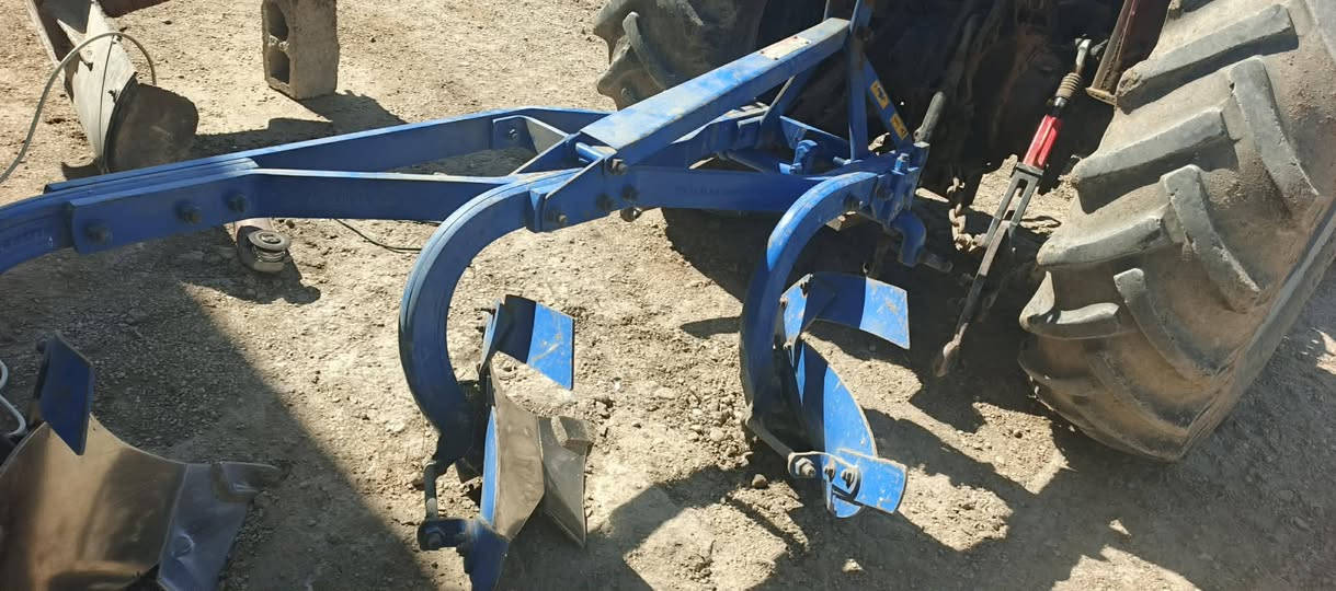 فدان ثلاثي البير حجم ١٢ تركي للبيع سعره مليون ٦٥٠ وبي مجال قليل المكان الانبار الحبانية ناحية السلام للاستفسار الاتصال على الرقم ***********
