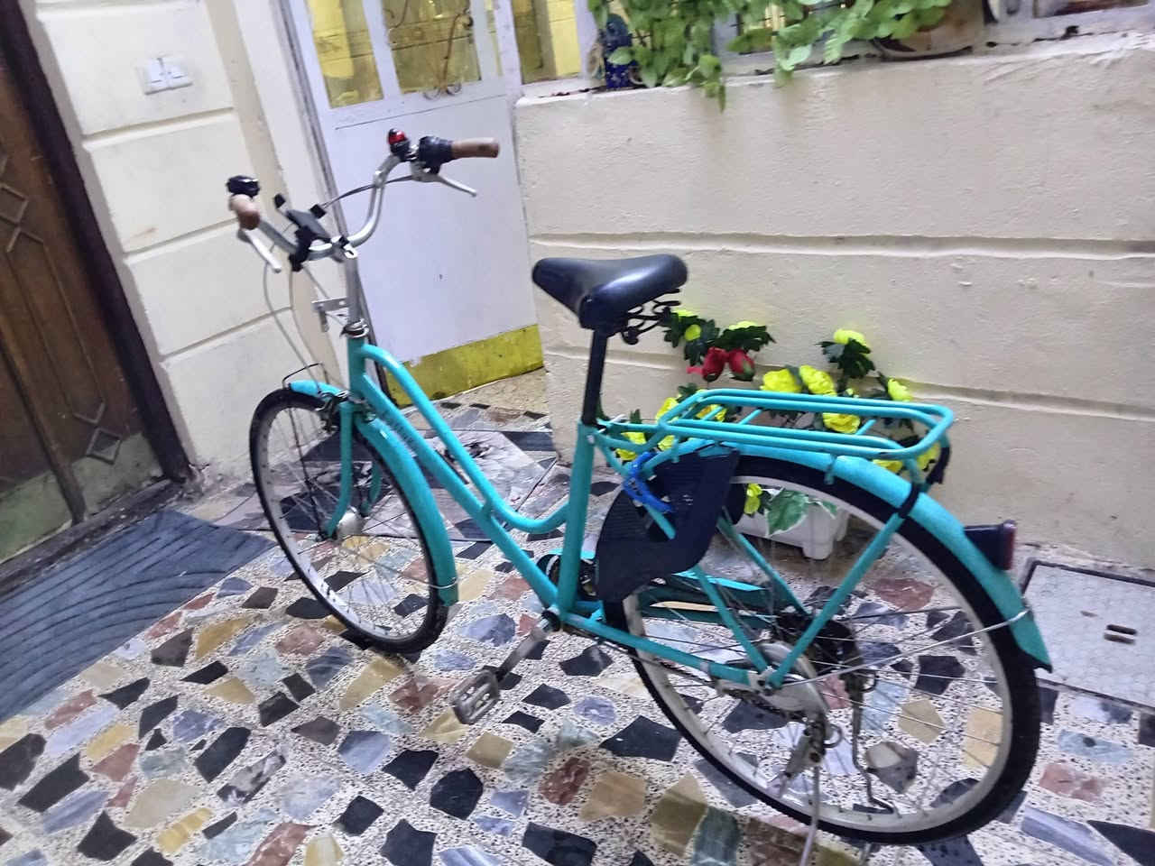 السلام عليكم بايسكل ياباني حجم ٢٦ لون سمائي كير وحساس بريك امامي خلفي كير شغال داينمو حساس ربع دينار ما ذب علي سعره ١٢٠ الف مكاني بغداد مدينه الصدر الهاتف ***********
