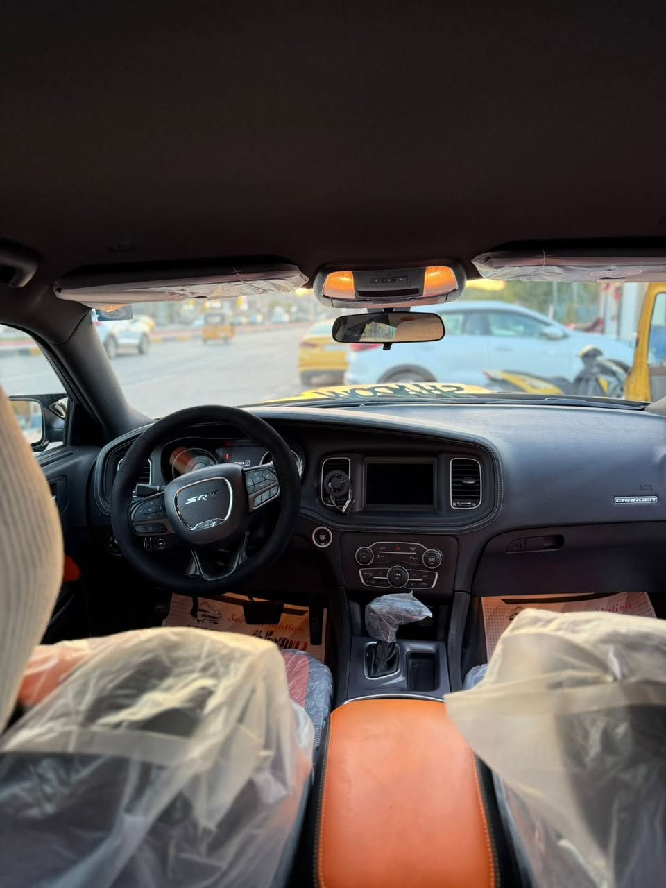 السلام عليكم
جاجر بوليسي مديل 2023ماشيه 21حادث برفق بلصور مع السونار مكينه 5700ارتي  السعر 200$وبيها مجال رقم *********** المكان الشعب البنوك
