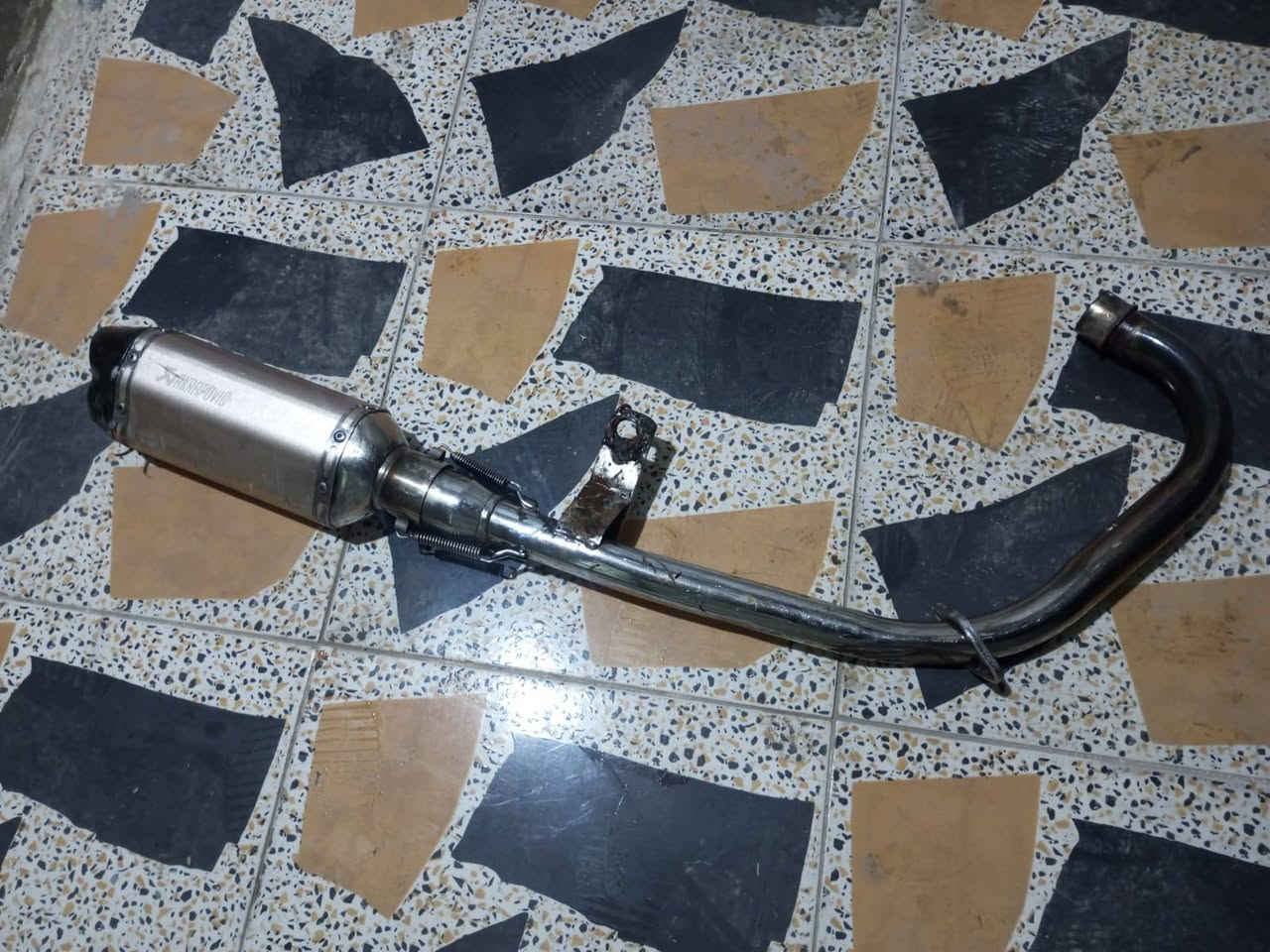 سلام عليكم صلنص رياضي فول سعر 20 بي مجال بصيط رقم ***********
