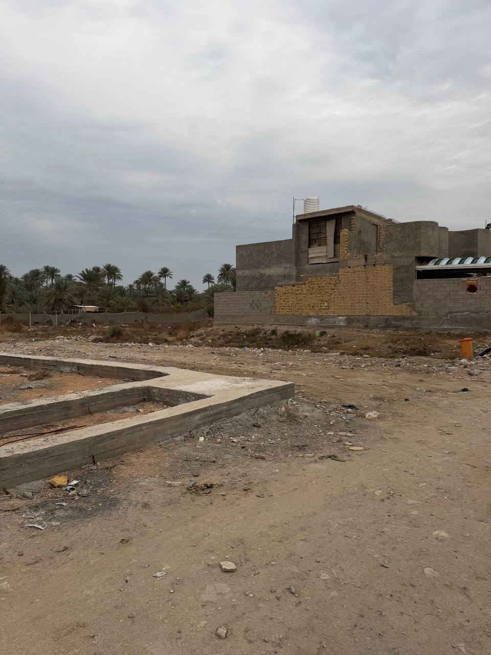 قطعة للبيع المساحة 200m زراعي سند 25 طويريج خلف حي الكردي ع سنيه مدفونه وجاهزه
***********
