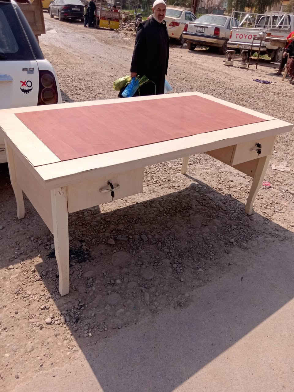 ميز مكتب للبيع طول مترين عرض متر ستخدام قليل بعدو وضع شركه كامل سعر 85 بي مجال مكاني موصل حي الانتصار شارع ٦٠٠
***********📱
***********
