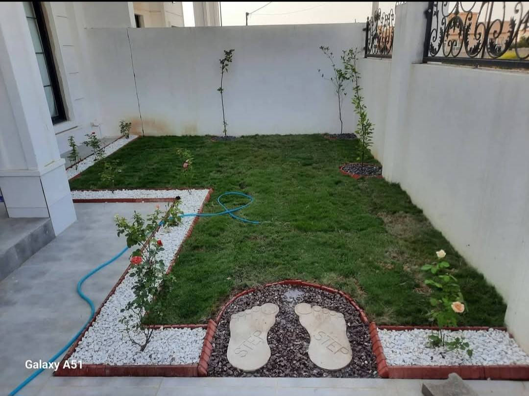 حدقجي  زرع وقص ددونيه تنضيف  ومتابعة شهري الحدائق  داخل المجمع وهاذا رقم واتساب  ***********

