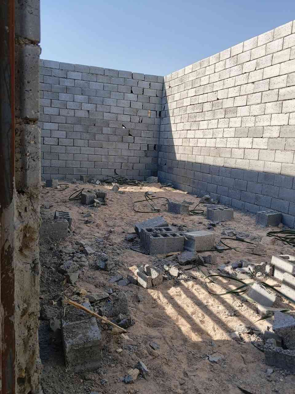 دار هيكل للبيع يصلح حسينية المساحه 150 متر يحتوي على قاعه للرجال وقاعه للنساء وصحيات خارجية وداخلية وغرفه للخدم 
البناء بلوك عمود 239 خلف الحسينيات قريب جدا على الشارع 
للاستفسار ***********
