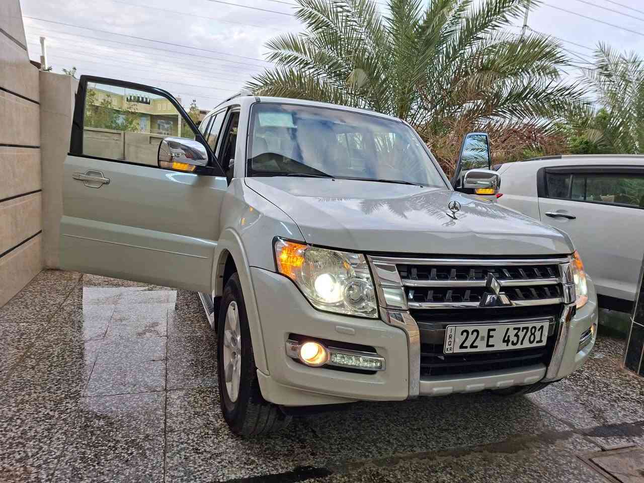 السلام عليكم 
للبيع باجيرو 2017
حبتور فول مواصفات 
رقم اربيل بأسمي 
مكينة 3.5
فور ويل
كشنات جلد  بعده شخط مابيه 
12 سماعة + دمام معروفه الحبتور 
وباقي مواصفات الحبتور المعروفة من فتحه وجلد وكشن كهرباء..... 
السيارة مكفولة كفالة عامة  وجديده على ادينه مالت الحجي وماشيه ٩٣ 
والسياره جاهزه من كير مكينه تبريد صدر كله جاهز وين متحب افحص مكفوله ان شاء الله حتى من الشخوط السياره 
سيارة جديدة واحلة من الصور 
السعر 235$ وكلشي اكو بالسوك 
مكاني بغداد حي الجهاد *********** ابو محمد بغداد, العراق
