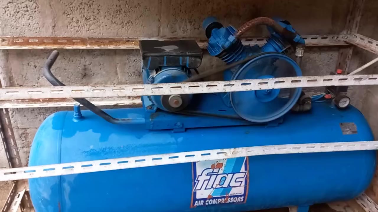 السلام عليكم 
كمبريسر 200 لتر ماطور تلاثة حصان سنكل السعر 300 الف
بغداد المعامل 
***********
