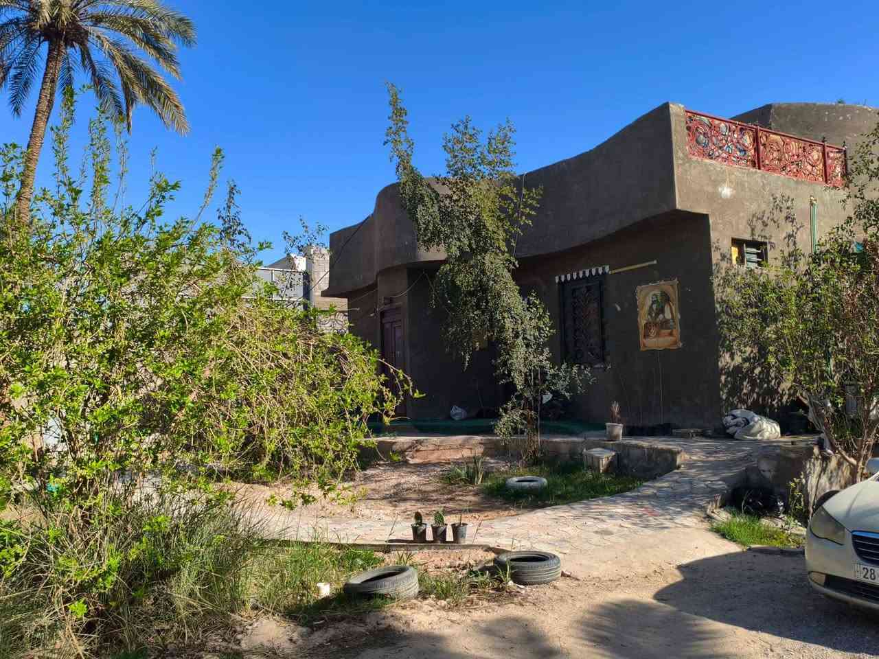 دونم للبيع طابو زراعي عثماني اسود سند 25 وبي بيت مساحة البنيان 250 متكون من ثلاث غرف  وصاله واستقبال ومطبخ وصحيات داخليه وخارجيه العنوان الكوفه قريب على شاليهات ويبعد عن جسر العيسى كيلو ونص 
السعر 250م. وقابل للتفاوض للمراسله ***********
