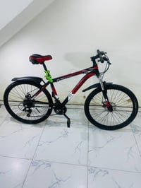 بايسكل جبلي رياضي للبيع الحجم وصط نظيف جدا السعر ١٠٠ بي مجال 077130323...