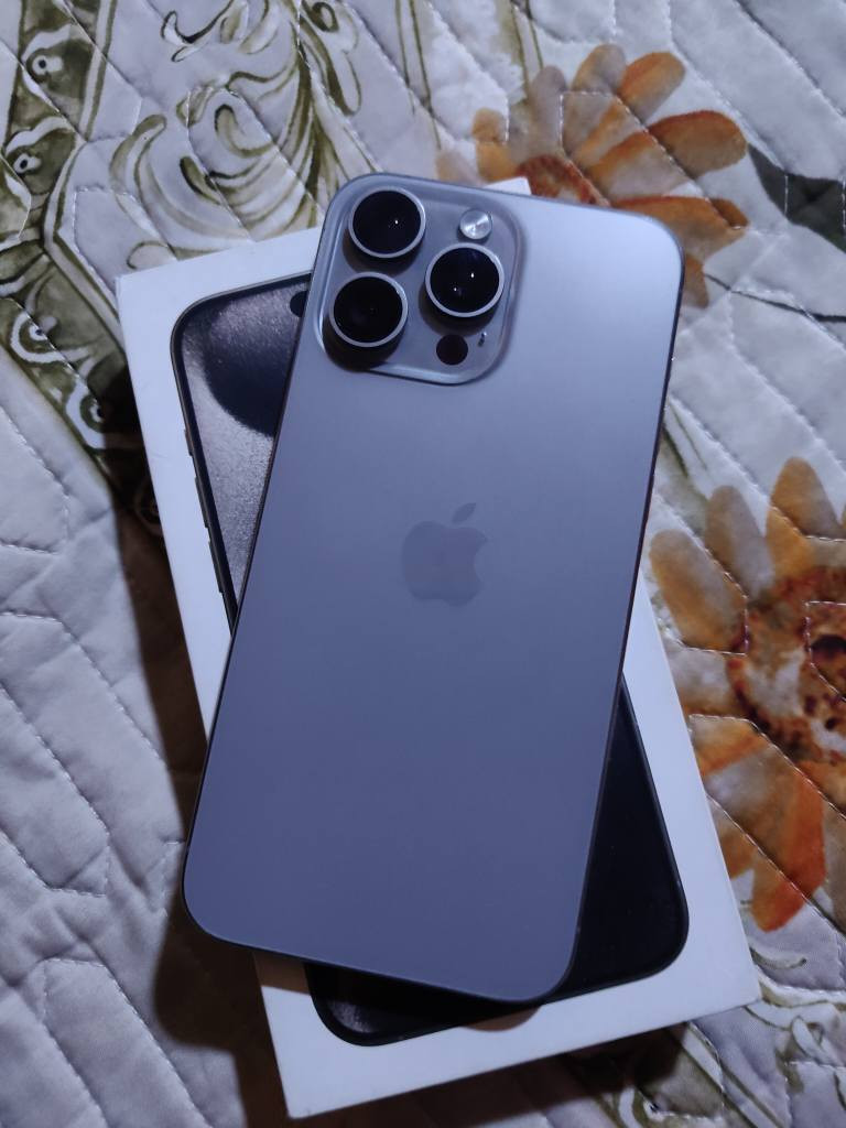 15برو ماكس 
ذاكرته 256 
بطاريته 100% 
نضافته 100% 
مستخدم قليل كلش 
مشحون 90مره 
غراضه كامله اصليه 
السعر 1075الف قفل سعره مناسب كلش
للبيع فقط 
مكاني ميسان حي العسكري يم المستوصف 
الاستفسار خاص وتدلل عمارة, ميسان


**إذا كنت صاحب هذا الإعلان وتريد حذفه لأي سبب، رجاءا أرسل رسالة إلى الدعم الفني**