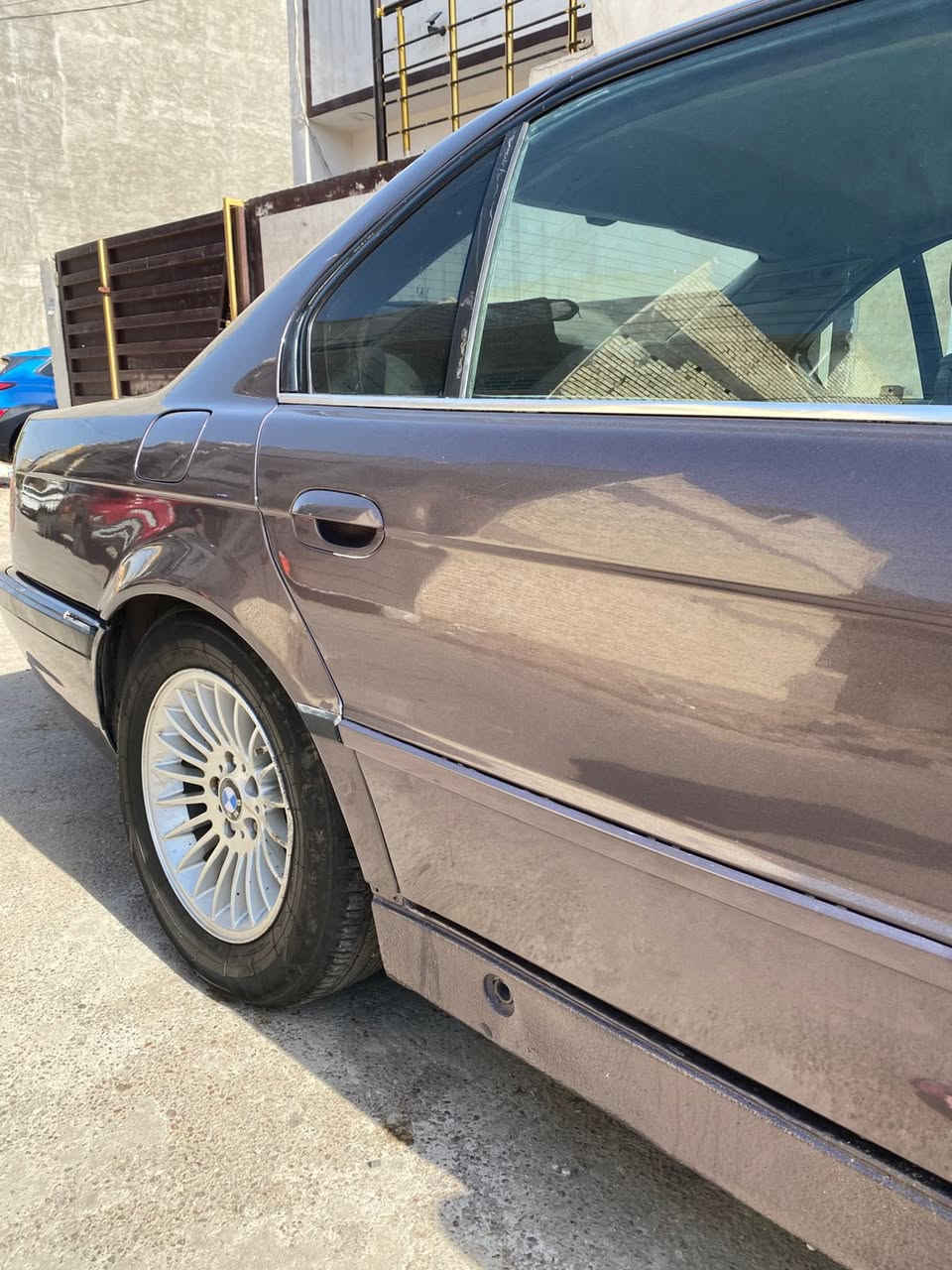 السلام عليكم من رخصت الدمن بيئم خفاش  للبيع حجم 44سياره صبه جديده بيع مستعجل سياره في غنه عن مواصفات معروفه موديل 97محدثه 2000تحويل ثاني يوم 55السعر مكان بغداد***********
