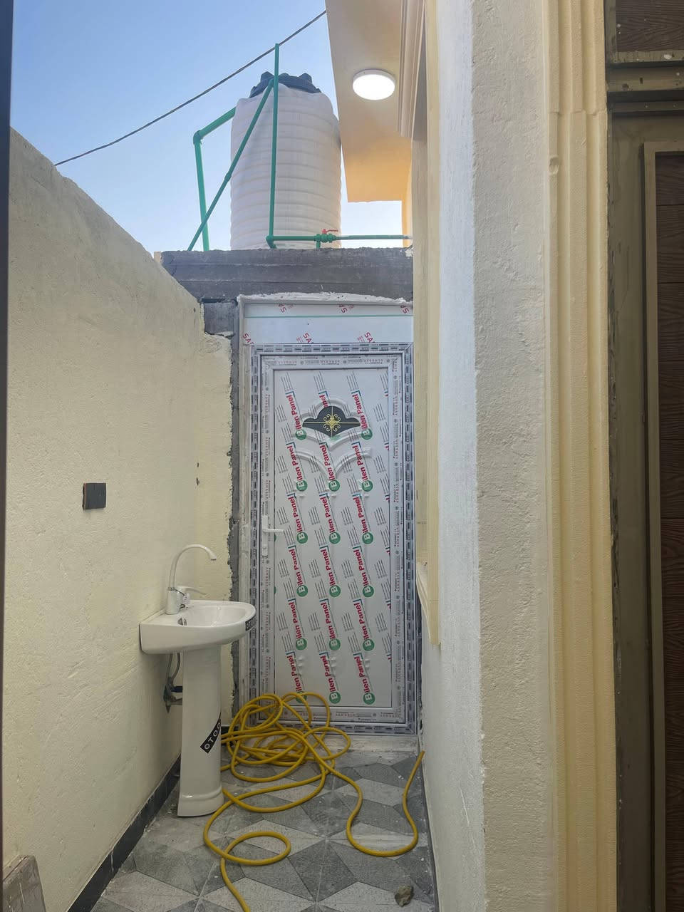 عن توفر بيت للبيع  🏡
#مساحة  100 متر مربع ركن الواجهة 10 ونزال 10 
طابو زراعي عراقي وكاله ونسخه من طابو
يحتوي البيت على 🌟
غرف نوم 2♦️
ديوان♦️
مطبخ
صاله♦️
موزع
صحيات داخلي وخارجي♦️

#البناءجديد  درجه اولى 
منطقه هدوئ
 ومتوفر بيها
جميع الخدمات  ماء كهرباء 
مدارس حكوميه ومدارس اهليه 
البيت جاهز 

#السعر 65 بي مجال 

#العنوان : بصره ابي الخصيب  
كوت الحمداني قرب المحكمه الجديده 
خلف معمل السلوى 

#البيت مرتب وشغله درجه اولى وفارغ جاهز للسكن 

للاستفسار يرجى الاتصال
على الرقم ***********
