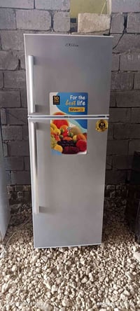 ثلاجة النظافة100بل100مكفولة من اي عطل تجي تفحص وتشوف ضمان السعر300للاس...