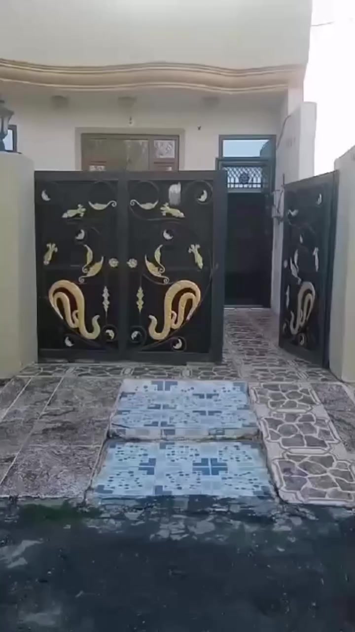 بيت للبيع مساحة ٢٠٠ متر يحتوي غرفتين واستقبال وصاله ومطبخ وصحيات مع بيتونه كبير كهرباء وماء وشارع تبليط السعر ٢٥ بي مجال بسيط رقم *********** مكلف بالنشر
