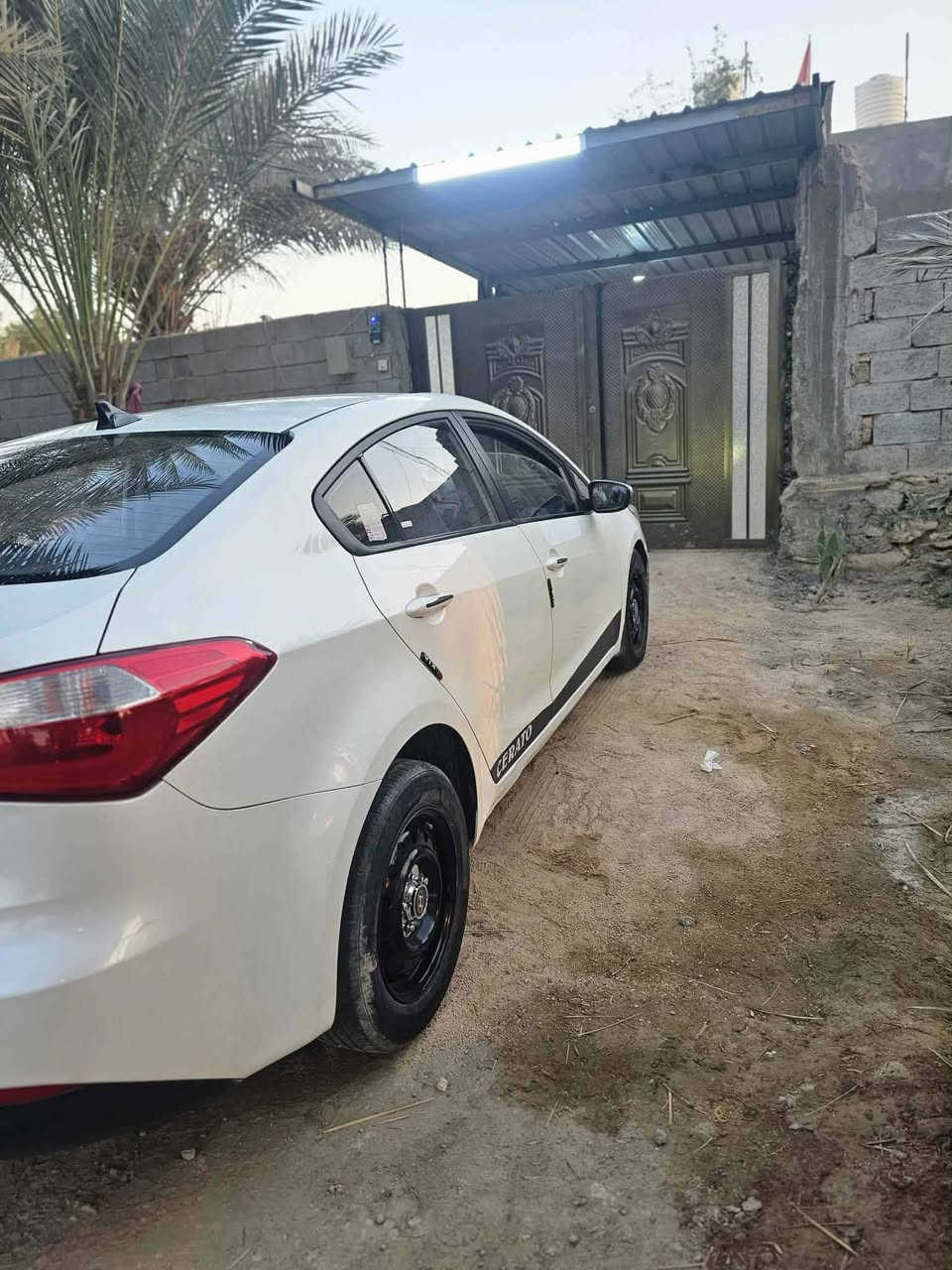 سيراتو 2016 بيع أو مراوس 
رقم بغداد انكليزي بأسمي
محرك كير شرط
السياره جاهزه من كلشي
مدحوجه صفحه مو حادث
ومصبوغه صفحه توحيد لون أبيض صدفي
بدون تبديل اي قطعه
شواصي وتكم ولغود مكفوله
سونارها موجود بالمنشور
السعر118 
***********
***********
