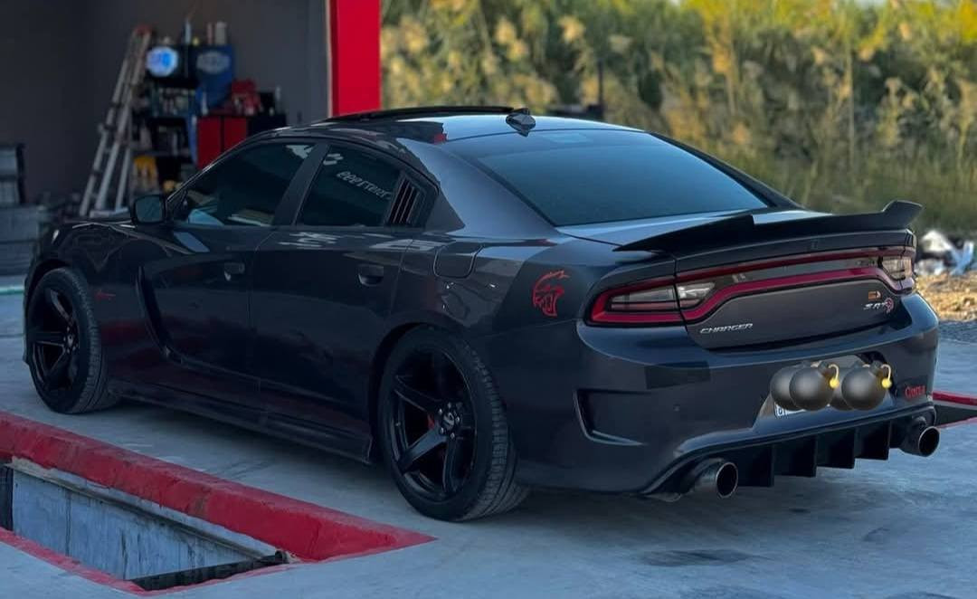 جارجر اصل سكات SRT 2016 سلايد فول مواصفات 
رقم بغداد دولي هزه وسنويه وارقام جدد 
ملاحظه 
(المكينه5700ولكير والاكسلSRT🐝مكفوله)
منضومه غاز بيه 
لونه فيلي ميتاليك 

💎 ســعــر ✅ ::  الــرد تلقائي📮

حادث:_ 2C3CDXGJ5GH274619
سياره بدون دواخل لغود شواصي وحوض مكفولات تكم داخليه بلاديات صبغ 3قطع
بدون ايرباك 
تبريد تدفىه شغال 
بيه برمجة  تموت البطل ايكل
فول مواصفات 
فتحه 
شاشه جبيره وكامره وحساسات خلفيه 
لانج كونترول ودرايف مود ودكمه srt
ونظام ايكو بلادي
شفتات ستيرن وكهرباء وتدفئه ستيرن حرف D رياضي 
كشنات
اناره داخليه 
سقف روز رايز
سستم صوت دمام 
تشغيل عن بعد 
منظومه غاز 
غرفه كامله SRT
فجوج برمبو SRT
فلنجات كبار SRT
اكسل قفل 3.9 SRT
كزوز دبات سود SRT
هدرز SRT 
عداد 300 
ماشيه 95 الف
منظومه زنون 
وبعد بيه مواصفات هوايه سياره بلاديه 
كير ومكينه وصدر وتبريد مكفولات 
كلوب سيرفس ممشتغل 
ويل نجمه وتايرات تعبانه

رقم صاحب السيارة 
***********
