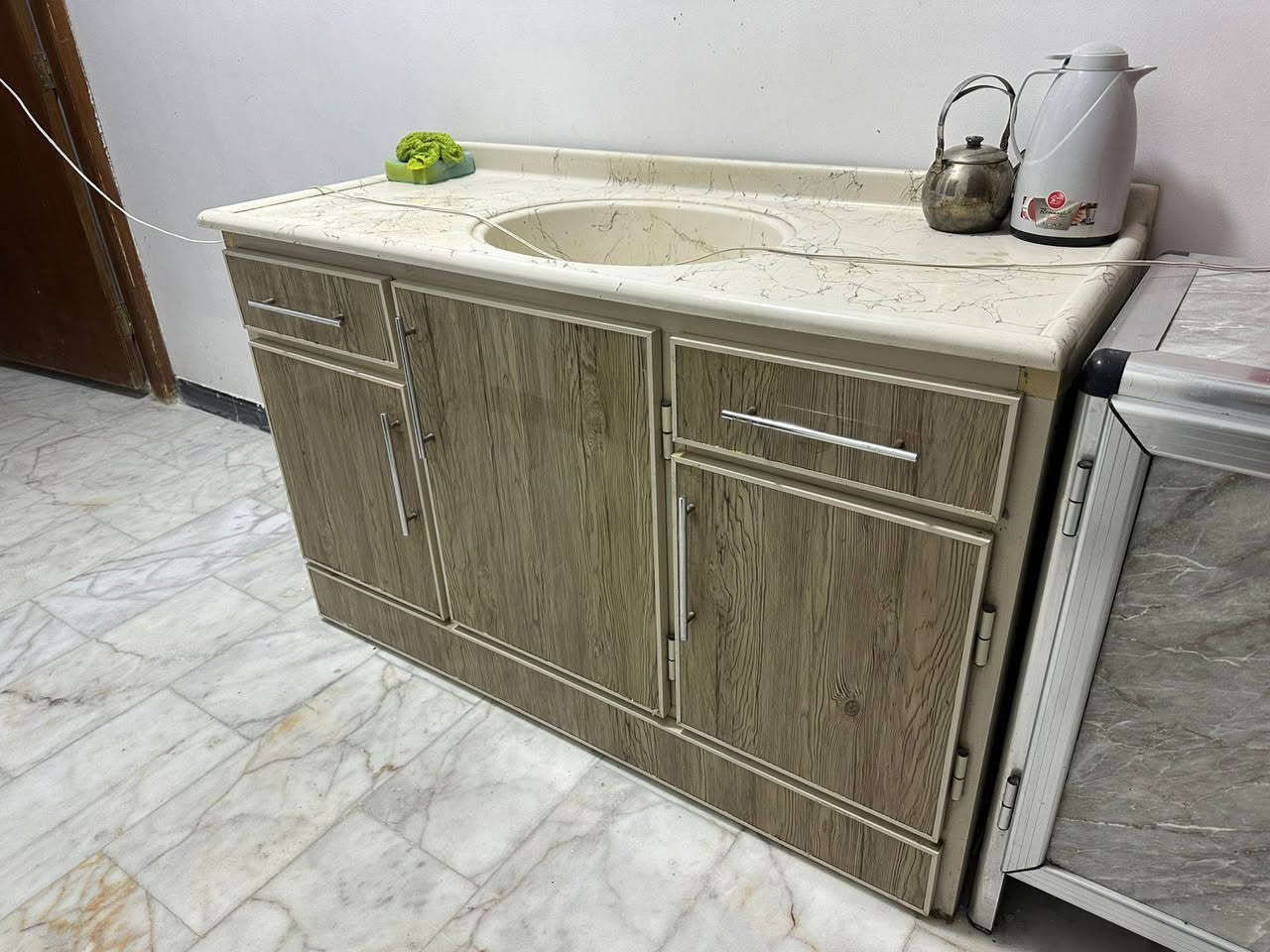 السلام عليكم كاونتر للبيع العنوان بغداد الغدير السعر 350وبي مجال *********** واتساب
