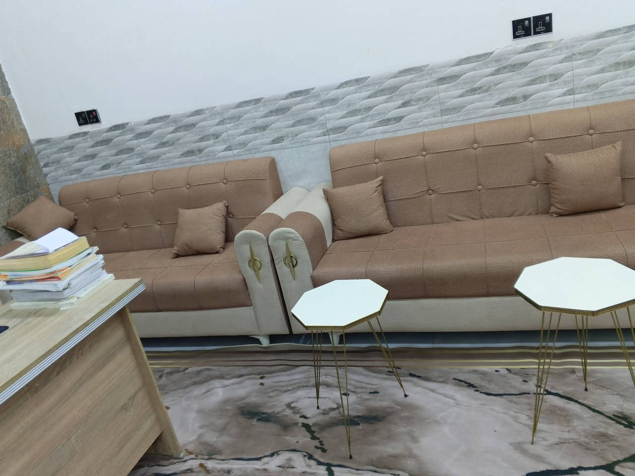 السلام عليكم تخم كلش نضيف استخدام قليل 12مقعد السعر 800وبي مجال بسيط ***********
