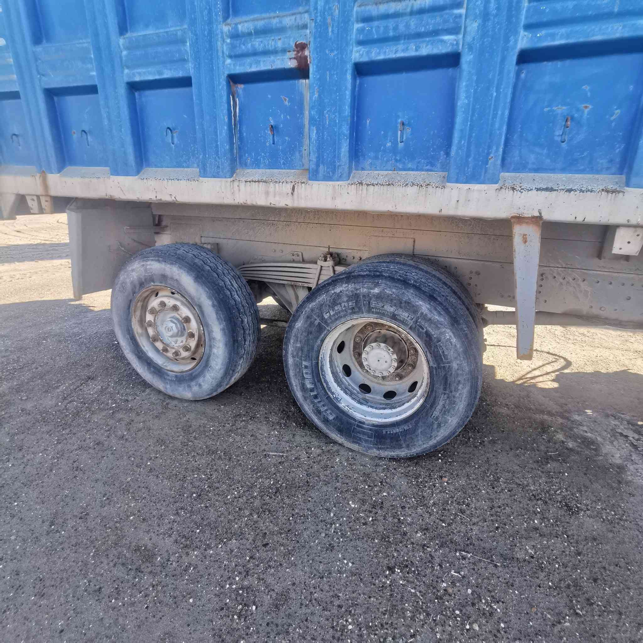 السلام عليكم للبيع فولوف سكس مجموعه سنكل خلفي للتواصل
***********
