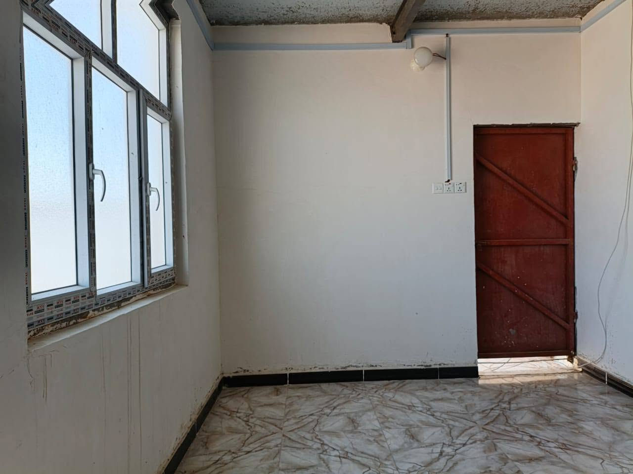 بيت للايجار طابقين في ابي الخصيب حي العسكري قرب المحكمه شارع (ابو دلة)يتكون 2غرف وصاله وستقبال ومطبخ وحمام سعر300 استفسار ***********

