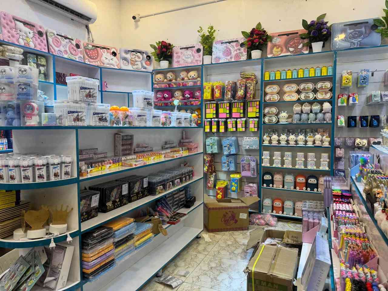 � إعلان بيع – فرصة مميزة 📢

للبيع أغراض مكتبة متكاملة تشمل جميع مستلزمات القرطاسية والهدايا، مناسبة لفتح مكتبة جديدة أو تطوير مكتبة قائمة.

📚 المحتويات تشمل:

 • قرطاسية مدرسية كاملة (دفاتر، أقلام، أدوات هندسية، ألوان…)
 • مستلزمات طلابية لجميع المراحل
 • هدايا متنوعة (تغليف هدايا، عطور، إكسسوارات، تحف)
 • أدوات مكتبية وإدارية
 • بضاعة مرتبة وجاهزة للبيع المباشر

✨ المميزات:

 • بضاعة كاملة ومتنوعة
 • تصلح لمشروع جاهز بدون تعب
 • نوعيات جيدة ومختارة
 • البيع جملة واحدة أو حسب الاتفاق

📍 العنوان:
ميسان – المجر الكبير

📞 للاستفسار والمعاينة:
📱 ***********

🔔 ملاحظة:
السعر مناسب وجادين فقط عمارة, ميسان
