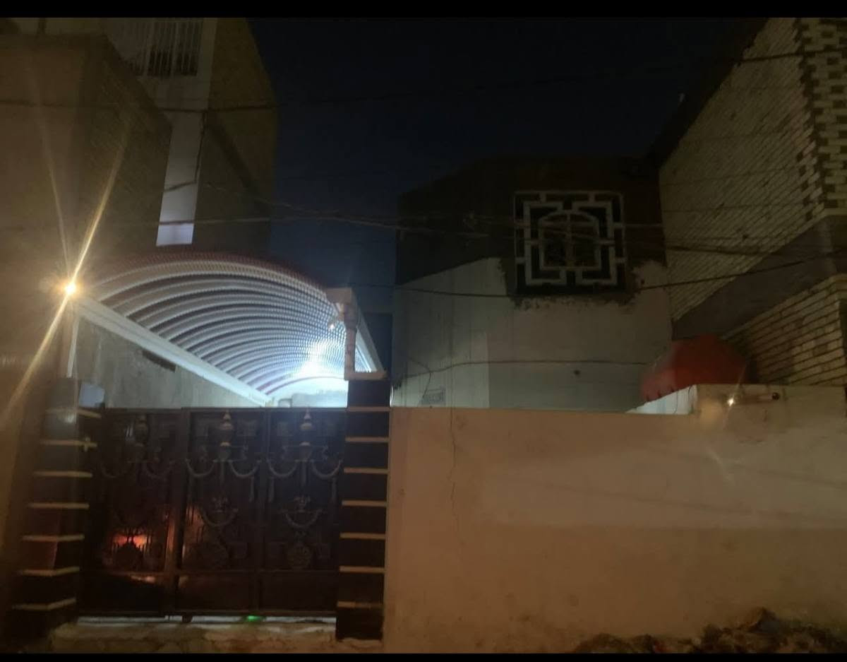 بيت للبيع 🏠
بحي العسكري كوفه  يبعد 5 دقائق عن مسجد السهلة 
المساحه 170متر  عرض الشارع 8متر
الطابق الارضي ستقبال و صاله و مطبخ و صحيات 
ساحه خارجيه معه صحيات 
الطابق الثاني يحتوي على غرفتين نوم 🛌

للتواصل :📞***********
