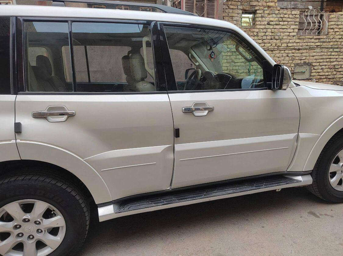 السلام عليكم
باجيرو حبتور 2009
السياره كفاله عامه ماعدا شي بسيط مذكور بالسونار موجود بالصور رقم بغداد تحويل مباشر 
السياره فول مواصفات
فتحة سقف
تحكم ستيرن
كشنات كهرباء
مري شفط
سيستم صوت + دمام خلفي 
منضومة زنون جديده
تدفئه تبريد شغال 3 قطع
7 راكب
مكان السياره البصره قضاء المدينه
السعر 130 وبيه مجال بسيط
للتواصل والاستفسار  ***********
