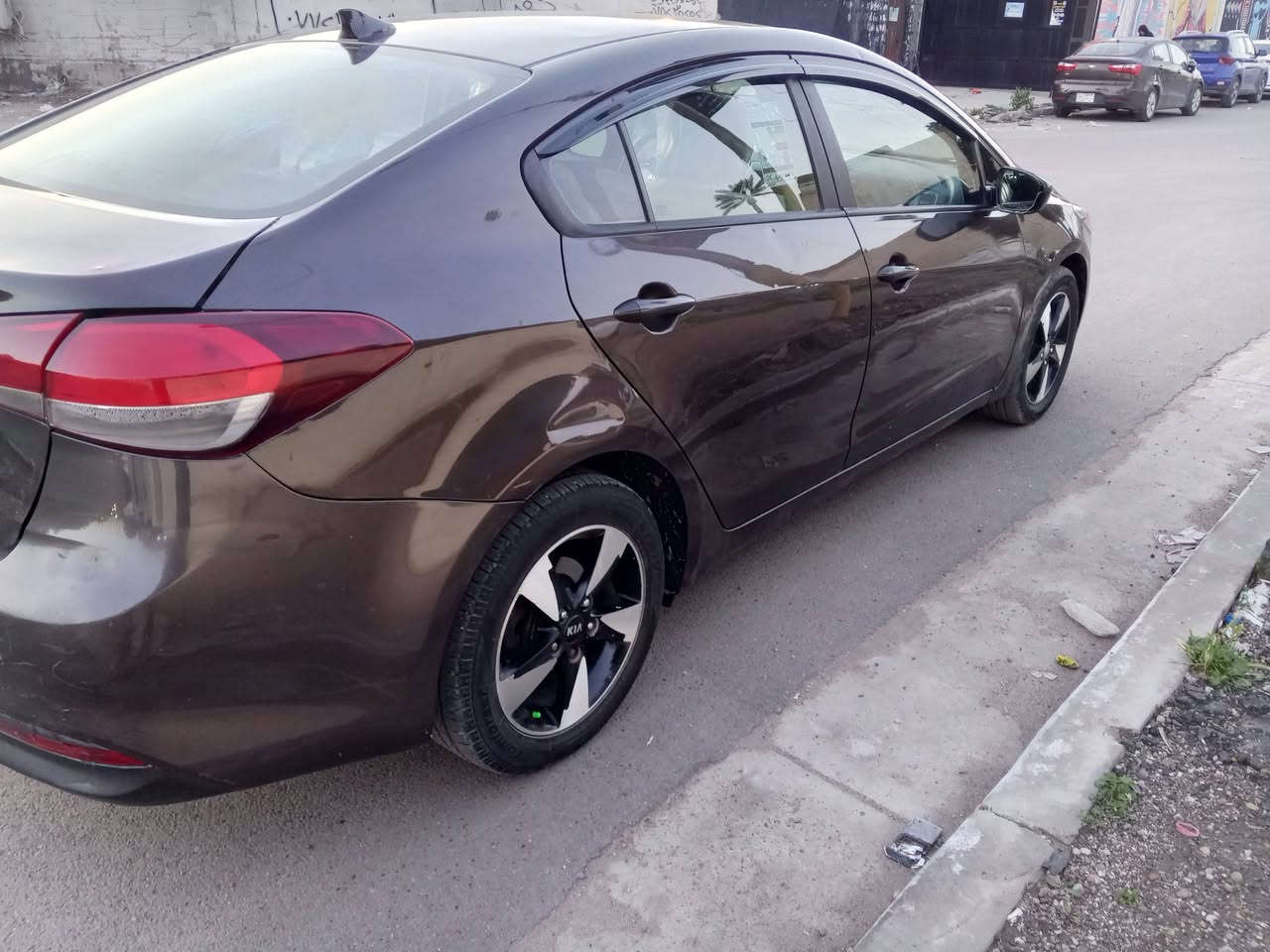 سلام عليكم فورتي للبيع 2017 مكينه وكير جدد لا صرف ولا بتخير تبريد وتدفئه منضومه زنون شاشه اصليه تحكم استيرن تخم تاير ويل كب صدر امامي خلفي مكينه 2000 دوش اخوان السياره باسمي بيهه قطعه وحده جاملق خلفي من أمريكا بدون دواخل بجم كبس سنويه لل 28 العنوان بغداد شهداء البياع السعر 113 رقم الهاتف ***********
