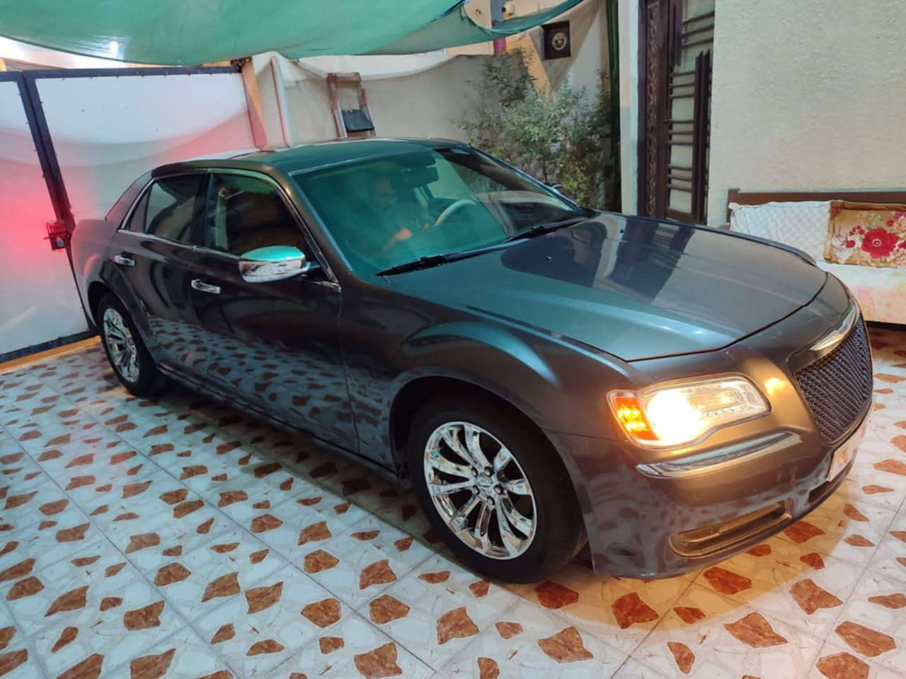 ٢٠١٣ موديل
خليجي دواخل عسلي جلد
كفالة كص وضربة وعشاير ونتربول
تدفئة بالكشن ستيرن كهرباء 
كير طيارة شاشة جبيرة
ايرباگ سليم وكل الكهربائيات شغالة 
تبريد ثلج وطخم تاير وباتري نظاف كلش
ارقام وسنوية وهزة متومة ع رقم الشاصي شغل درجة اولى   
السعر ٨٥ وبيها مجال كلش قليل .
مكانها البصرة حي المهندسين .

***********
