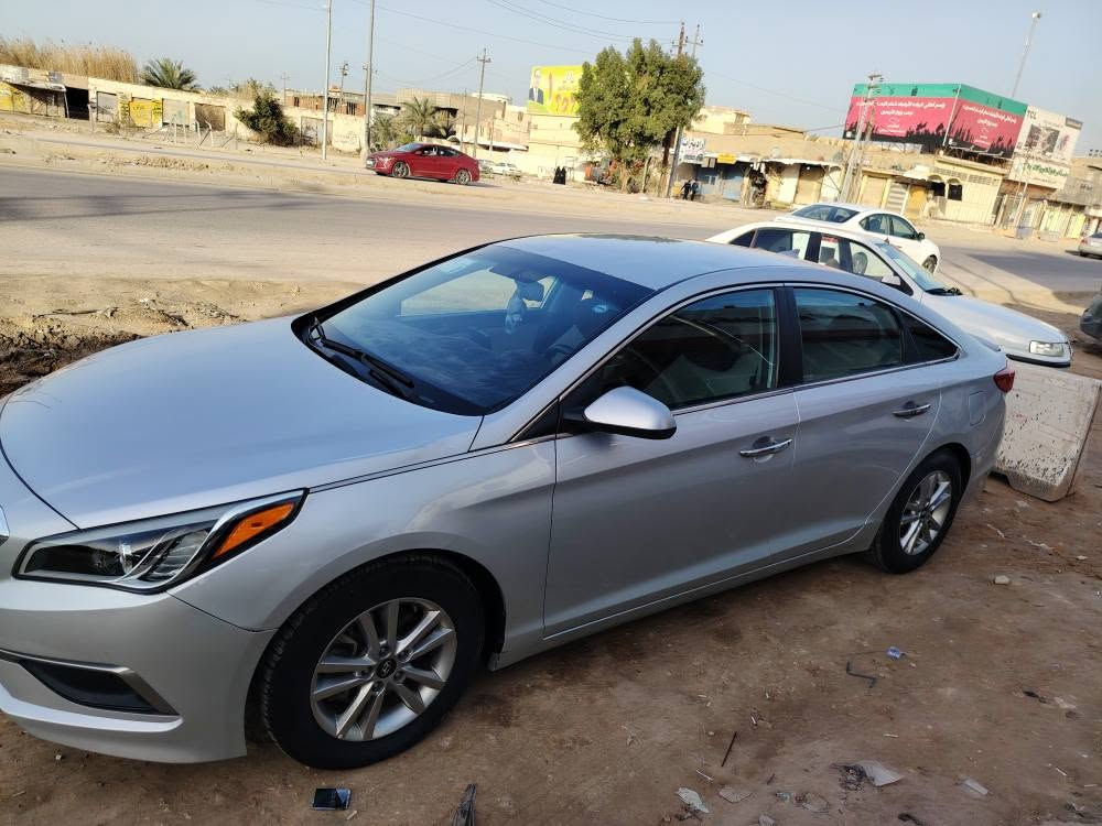 🚗 هيونداي سوناتا2017 (وارد أمريكي) - ملكة الخط الدولي والمدينة 🚗
​للباحثين عن النظافة، الراحة، والتحكم.. سيارة عائلية وشبابية بنفس الوقت، جاهزة من كلشي والتحويل مباشر . 
​🔹 المعلومات الأساسية:
​الموديل: 2017
​الرقم: اربيل الدولي (التحويل مضمون، او وكاله اني حاضر).
​المحرك: 2400cc (قوي، اقتصادي، ونشط جداً).
​🔹 المواصفات والأنظمة الذكية:
​3 أنظمة قيادة (Drive Modes): (Eco للاقتصاد بالوقود، Normal للقيادة اليومية، Sport للأداء القوي والتسارع).
​مثبت سرعة (Cruise Control): لراحة تامة بالخطوط الخارجية و الطريق الدولي. 
​السيارة مسويلها إدامة عامة وشاملة (  تبريد ثلج، وجاهزة لأي فحص)
​📬 للتواصل والاستفسار:  ***********
سيارة واسعة من الداخل و الأدوات الاحتياطية متوفرة شنو تريد بعد أكثر من هيج شغلات 🙂. كربلاء, العراق
