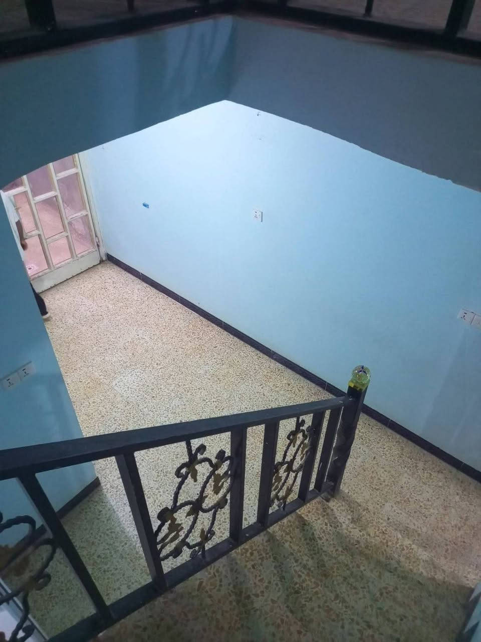 للبيع .. أو مراوس .. دار سكن ١٢٥م حي الحضاره  طابقين عكاده  بواجهه ٦م بالقرب من شارع اسواق طيبه التجاري 
٣غرف نوم صاله استقبال صحيات للاستفسار مراجعه مكتب ميثم للاستثمار العقاري / الجزائر شارع المطاعم / مقابل مخبز باب الحاره او الاتصال على الارقام التاليه
***********
***********
