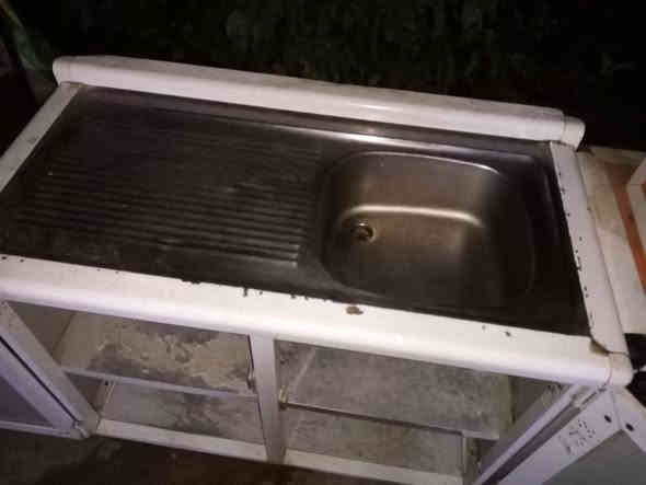 عندي كونتر المنيوم للبيع ثلاث قطع السنك متر والملحق متر ونصف السعر ٢٢٥الف وبيها مجال للطيبين مكاني كركوك وهذا رقمي ***********
