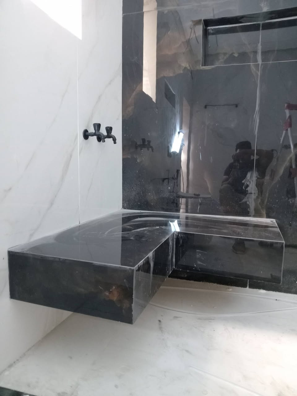 الكادر المصري للسراميك والبورسلين والمرمر والبخ بفضل شغل درجه اولي للتواصل ***********
