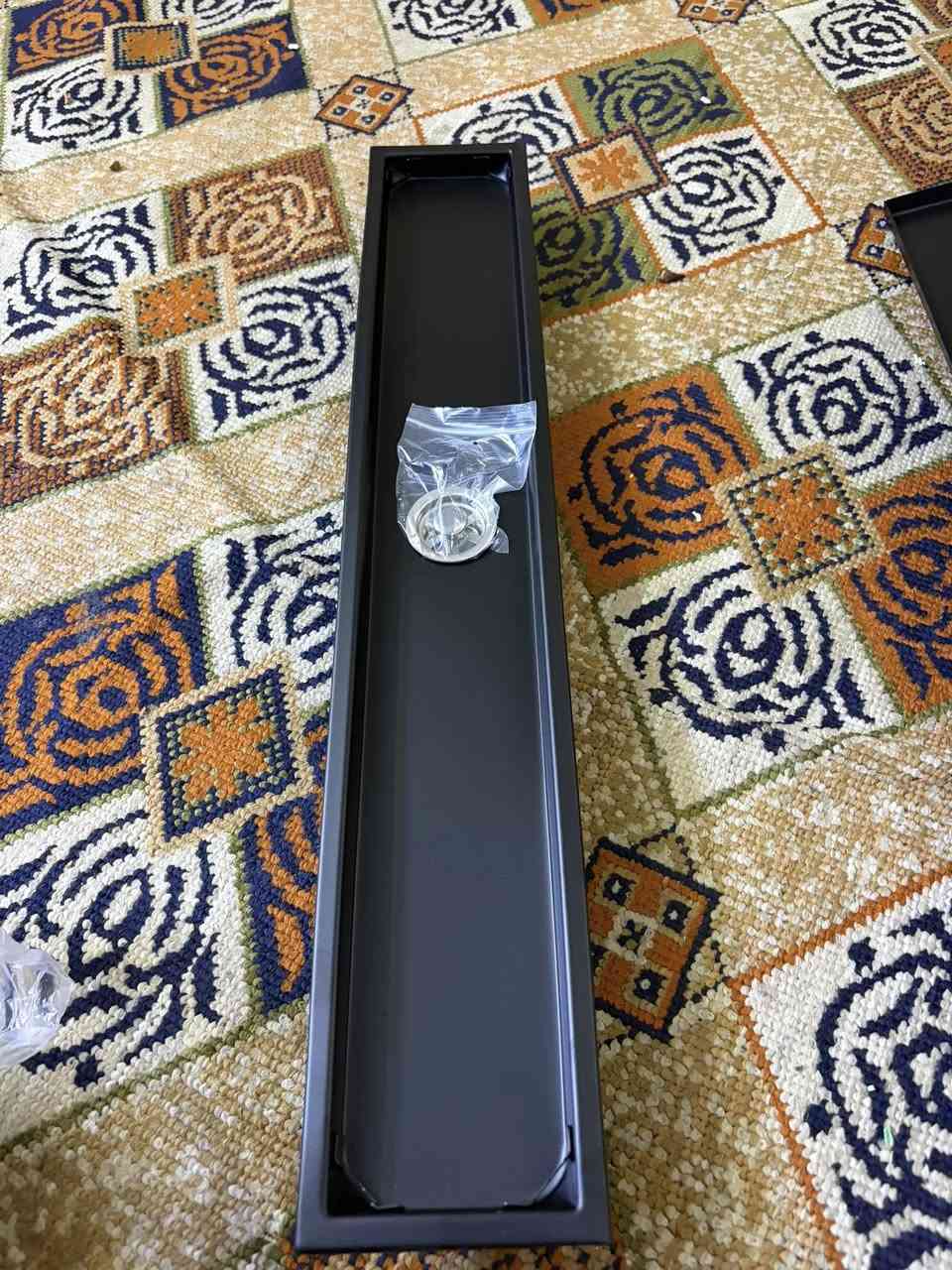 صفاية دش أو أرضيات (Linear Drain) بتصميم خطي ولون أسود.
الخامة: مصنوعة من ستانلس ستيل 304 المقاوم للصدأ.
الاستخدام: مخصصة للأرضيات المغطاة بالبلاط والسيراميك.
الوظائف: تعمل كمصفاة مع ردّاد داخلي.
التركيب: سهلة التركيب وتناسب أنظمة الصرف المختلفة.
متوفر قطعتين


**إذا كنت صاحب هذا الإعلان وتريد حذفه لأي سبب، رجاءا أرسل رسالة إلى الدعم الفني**