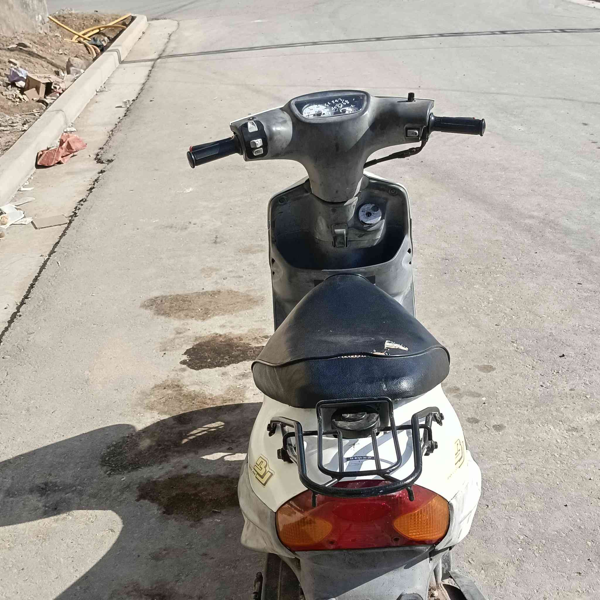 سلام عليكم دراجه للبيع 9زروف دراجه وكيل صارله فتره من طالعه دراجه خير من الله سعر800وبيه مجال  رقم ***********
