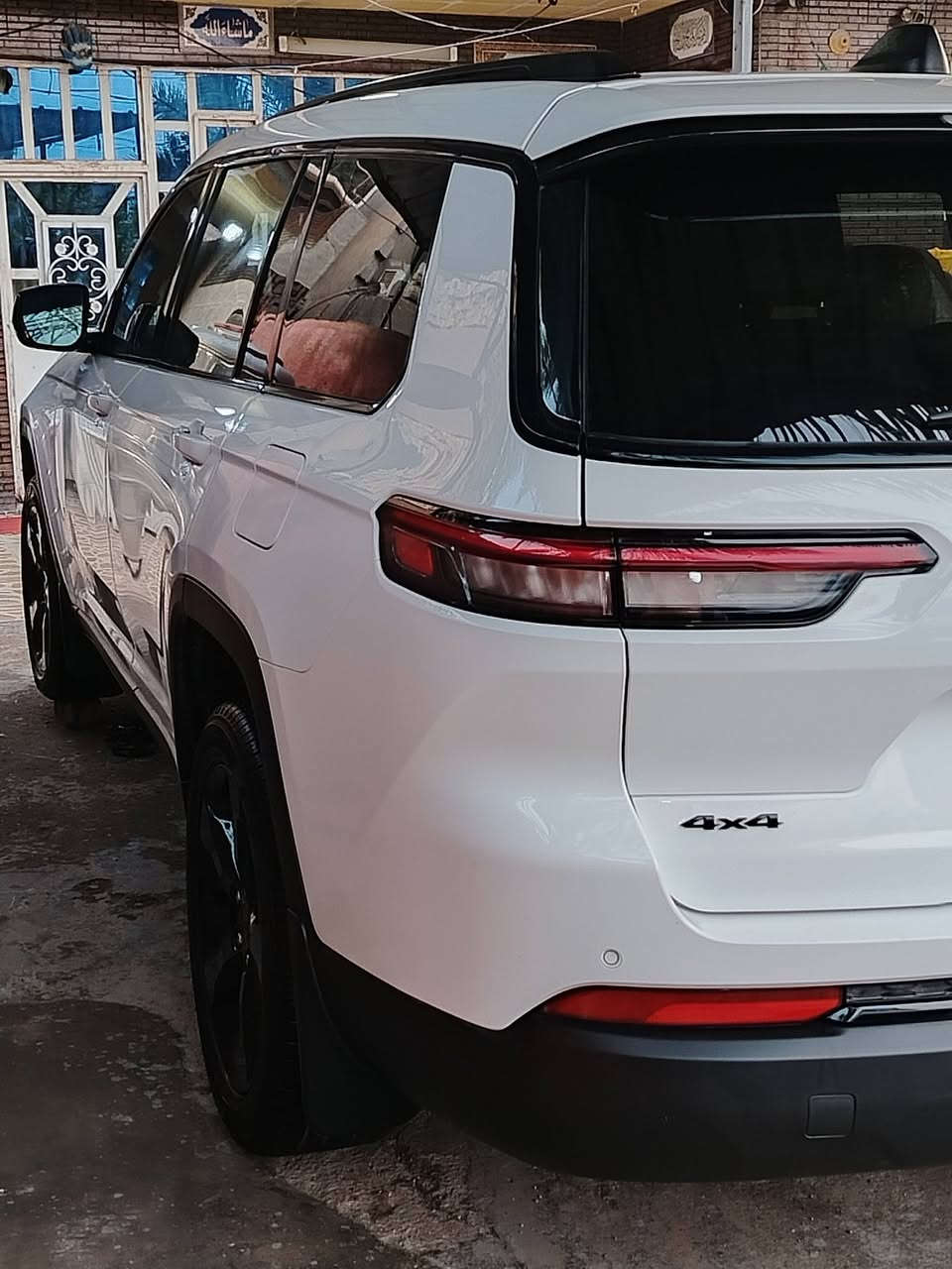 سلام عليكم سياره جيب موديل 2025 صور الحادث موجوده بصور فول موصفات واحد عله واحد البكان بغداد الشعب سعره 345وبيه مجال***********
