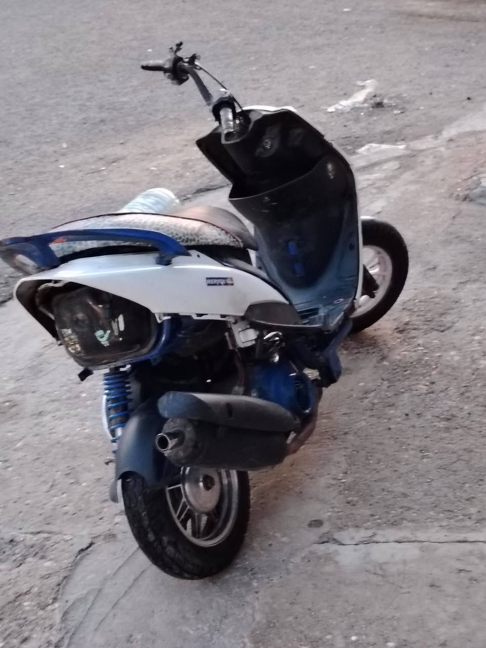 سلام عليكم متوفر ماكس عدله للبيع دراجه نضيفه مكينه خرسه دراجه عوزها شغلات بسيطه ترايك وين ميعجبك كبال عينك جيب وياك كوستر فيتريه لا تنقيص ولا تبخير تخبل دراجه سعر 350 وبيها مجال مكاني بغداد حي البتول *********** وتساب *********** رقم
