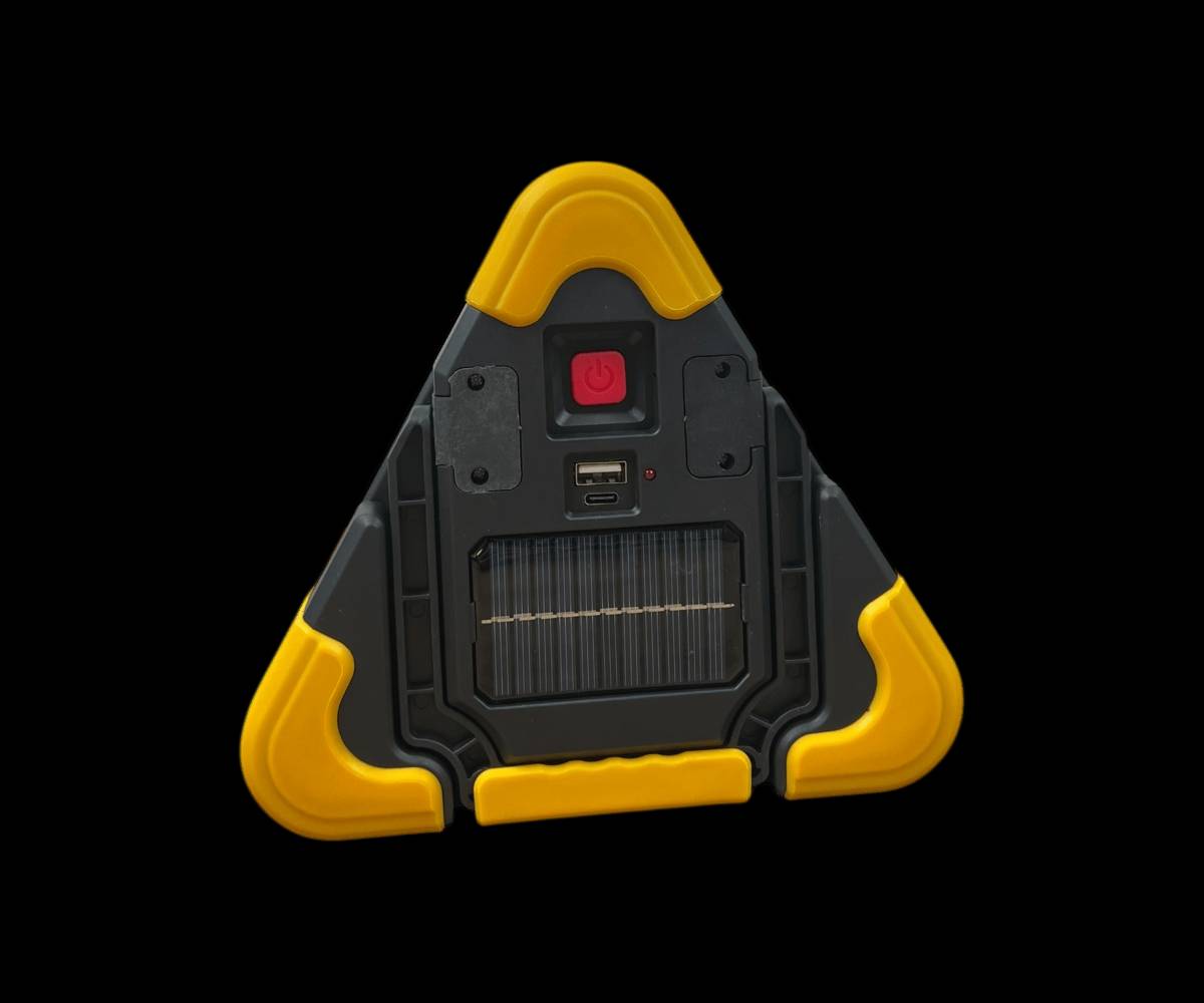 هذا كشاف مثلث بطارية LED مثالي للسلامة على الطريق. يتميز بإضاءة قوية ذات لون أحمر لتحذير السيارات الأخرى، بالإضافة إلى انارة أمامية بيضاء تساعد في الرؤية في الظلام. يمكن شحنه بواسطة الطاقة الشمسية أو عبر منفذ USB. تصميمه المتين والمحمول يجعله سهل الاستخدام في جميع الظروف. مثالي للاستخدام في حالات الطوارئ أو عند السفر لمسافات طويلة.