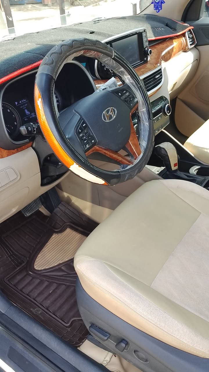 توسان للبيع 2020 
لون ابيض 
ماشيه 56 الف 
الرقم نجف باسمي 
مكفولة من محرك وصبغ مقدم 
فقط مبدل بيها بنيد 
مكانها السيارة غماس 
السعر 190$ 
الرقم الاتصال 
***********
***********
