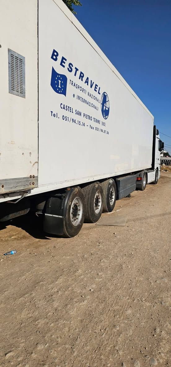 السلام عليكم براد للبيع ايطالي سور
منفيس البراد جديد ممشتغل بل عراق جهاز رباط 400
سمك 5 ارتفاع 65 تخم تاير ستوني شادهن تخم دسك شاصي كامل صندوك عبار 
جاهز للعمل السعر 155$ ***********
