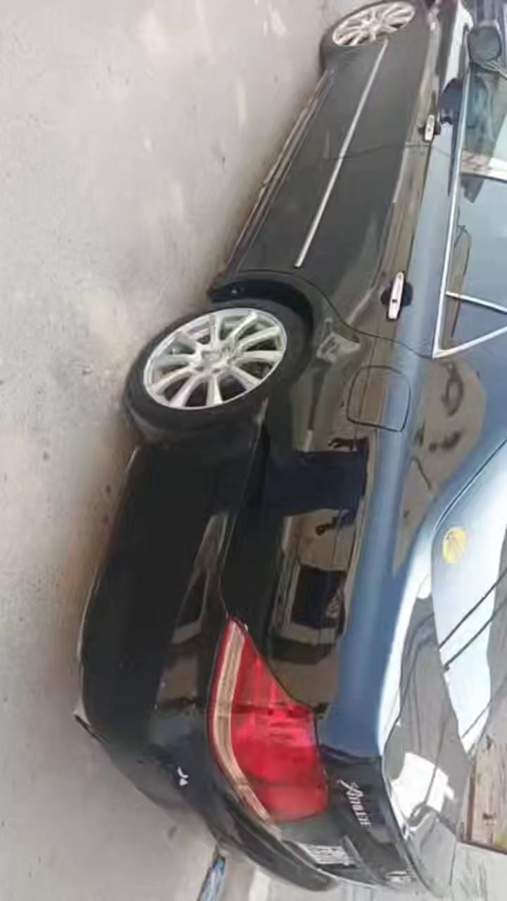 شاهينه فول مواصفات
حديده
گصه قماره 
بيها تلحيضات بسيطه
السعر 37 وبيها مجال
مكان السياره البصره
الشراي يتصل وبي خير ويدلل
***********
