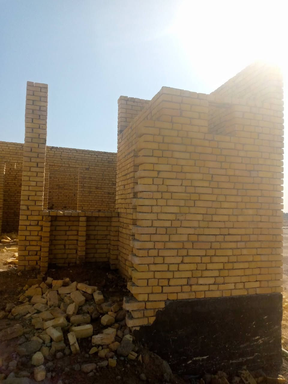 هيكل امامي مساحة 100م واصل للسكف ديوانية وصالة و وغرفة و مطبخ و صحيات ومنور وحمام داخلي السعر 50مليون وبي مجال العنوان حي الفداء مقاطعة 26 رقم العقار 26284 للاستفسار لاتصال على الرقم بي واتساب ***********
