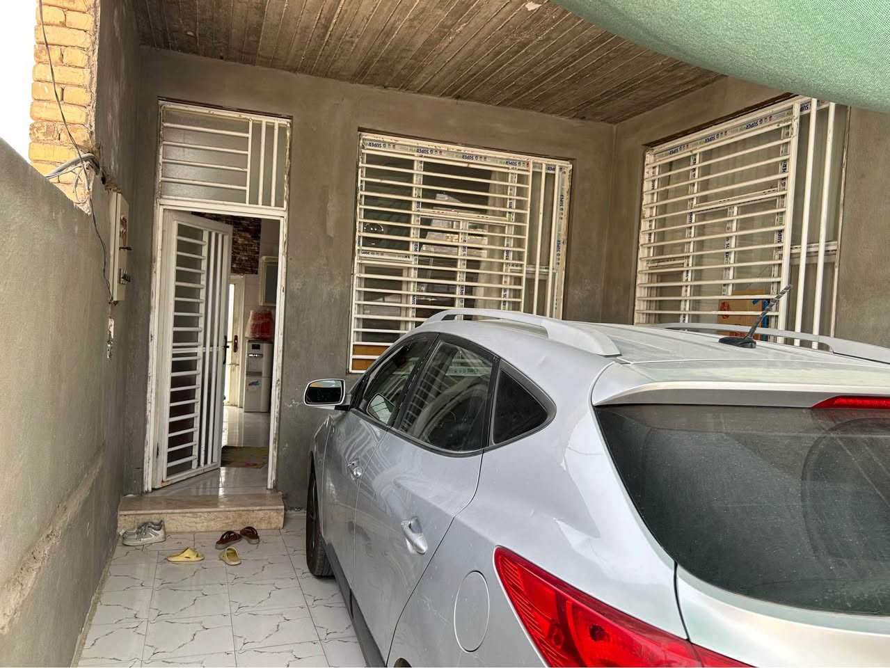 دار سكن للبيع
كربلاء مقابل سيد إسماعيل الفرع الثاني عن الشارع الرئيسي
المساحة ٢٠٠ متر طابقين
البناء طابوق والسقف كونكريت
ثلاث غرف نوف
ثلاث صحيات
مطبخ كبير وصاله كبيرة واستقبال
يبعد ٢٠ متر تقريبا عن التبليط
تأريخ البناء 2023
السعر 185 مليون
***********
*********** كربلاء, العراق
