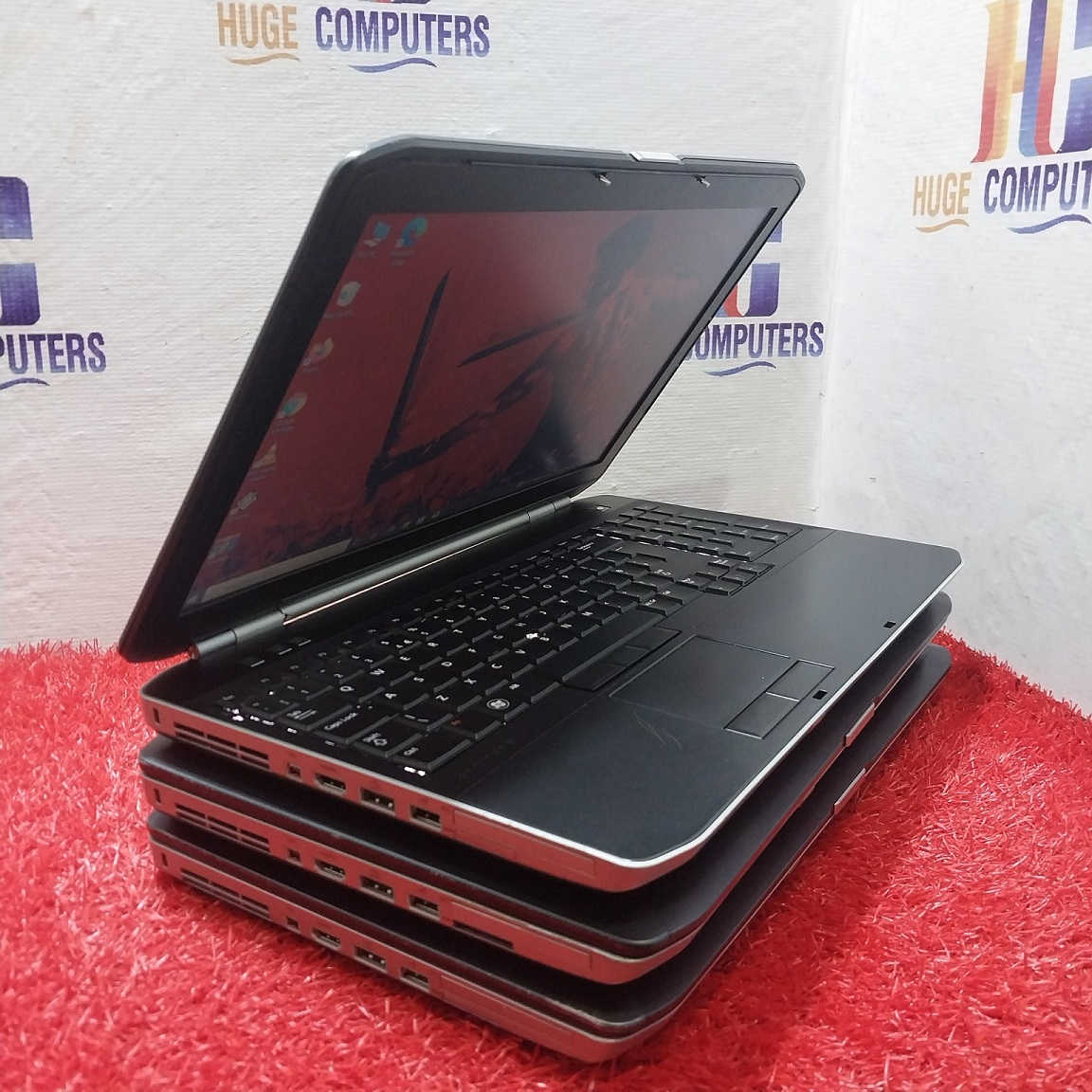 السلام عليكم .. عندي 3 قطع DELL (كلش نظيفات) سعر القطعة 95 الف 

معالج كور i3 جيل 3 / رام 4 كيكا / هارد 320 كيكا / شاشة 14 انج 

كل المنافذ المهمة موجودة (منفذ مشغل أقراص +منفذ HDMI + منفذ VGA + منفذ قارئ بطاقات SD + منفذ قفل + منافذ USB)

مكاني بغداد (توصيل #مجاني بكل المحافظات)

واتساب ***********
