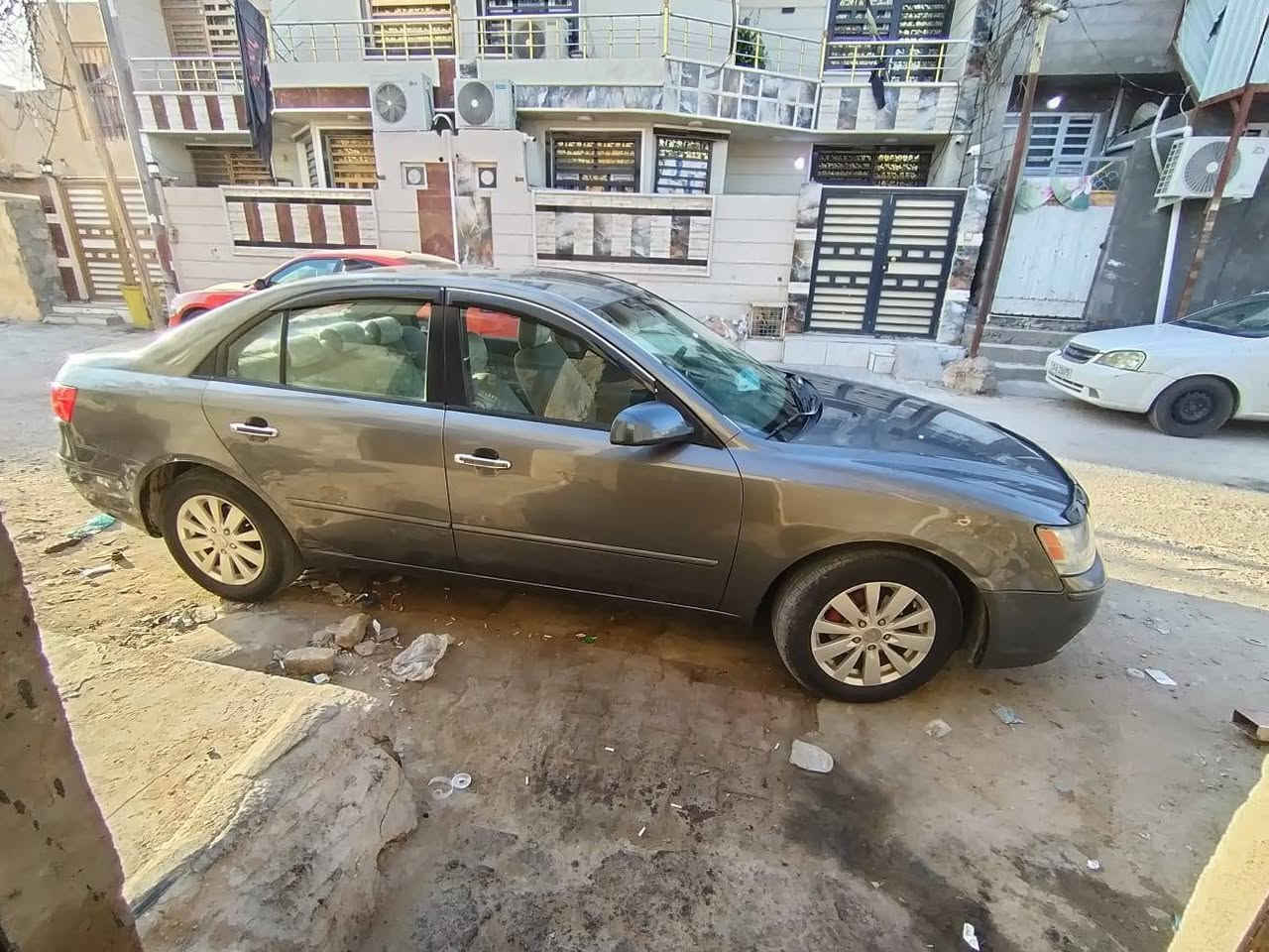 السلام عليكم سياره نوع سوناتا موديل 2010 امريكي حادث امريكا جاملغ خلفي بدون داخل  نص فول  كفاله عامه  من ضربه من تبديل  مكينه كير حداديه تبريد تخم تاير سياره جاهزه من كلشي مري شفط حساسات كامره شاشه مكينه مالتها بلادي خمسه ويل كب العنوان كربلاء السعر 99 بيها مجال سياره بسمي تحويل مباشر اتصال على هاذه رقم ***********
