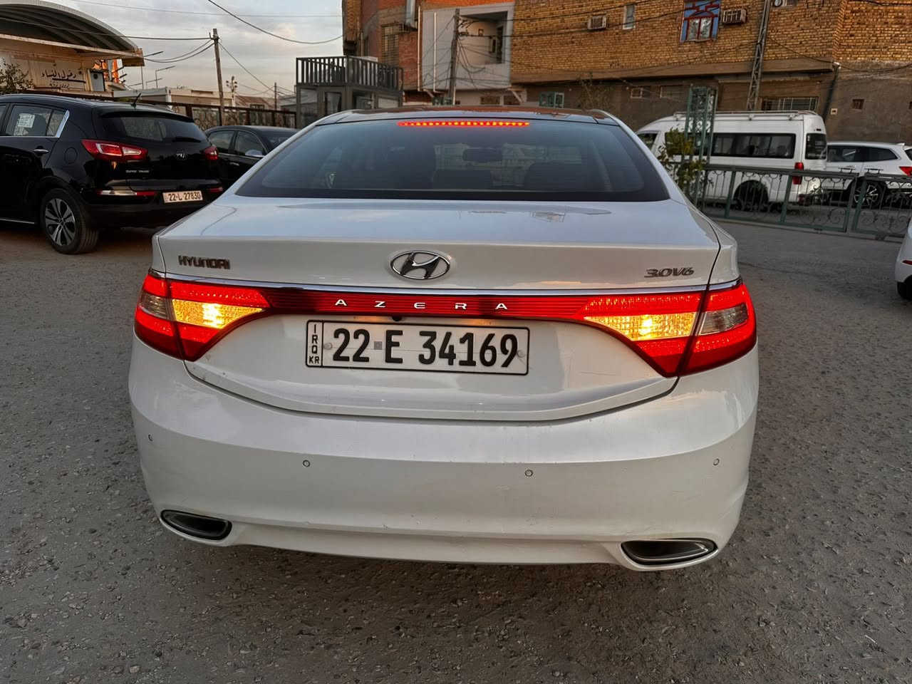 ازيرا فول مواصفات..مكفولة كفالة عامة سياره فول مواصفات بانوراما بصمة اشاير بالمري الجانبية.. كاميرا كشنات جلد تدفئة تبريد فول فول.. 2012  السعر 130 وبيها مجال بسيط..الاستفسار على الرقم ***********
