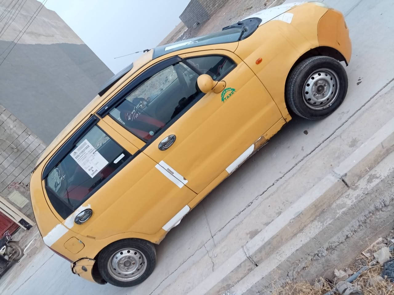 السلام عليكم شيري كوكو للبيع موديل 12 رقم نينوى الألماني كوبون بانزين بيها محرك كير شرط طخم جديد باتري جديد هيه وغرامات مصفره سنويه ظايعه بيها واجها او كاملة معاملتها  شرط التحويل سعرها 27 وبيها مجال ***********
