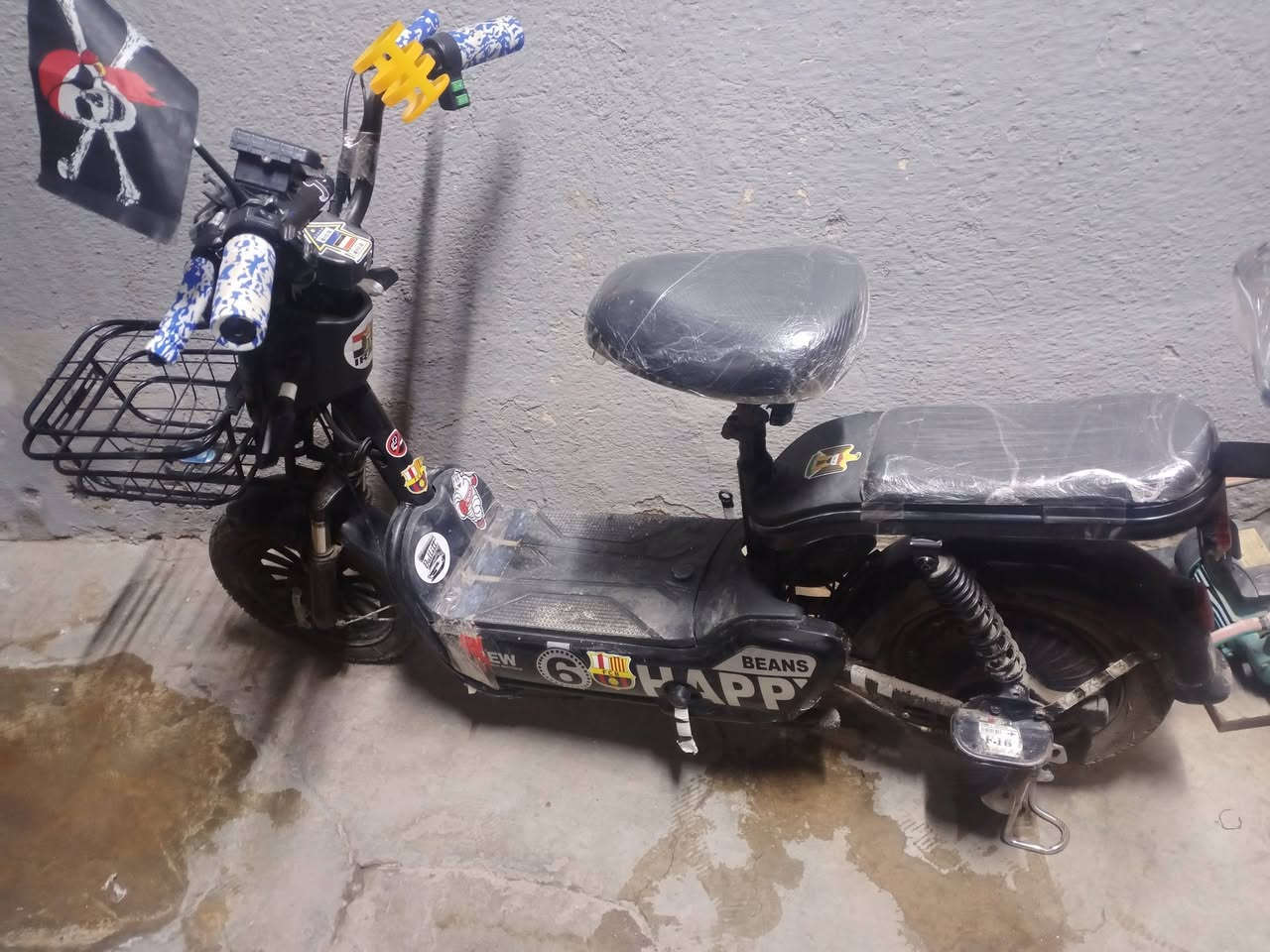 سلام عليكم درجة شحن لبيع حجم 14درجة 4اشهر مستخدم مابي اي شي بريكات امامي خلفي موجود تايرات جديد مابي اي نقص سعره 225الي يريد يتصل عليه رقم ***********
