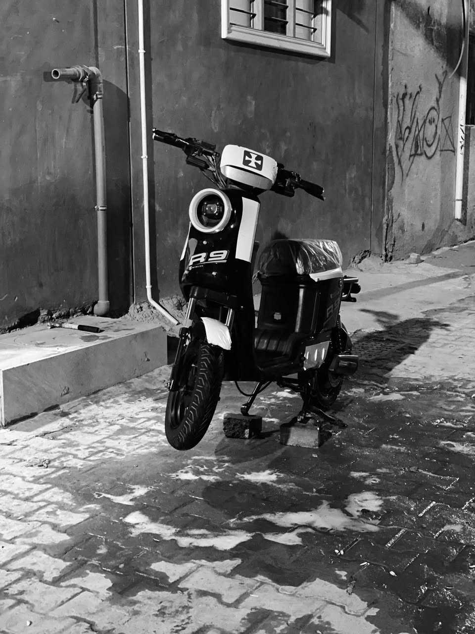 دراجة نوع R9  موديل2026 بطاريات32 الدراجة صارلها شهر او شهرين بعدها بجيسها السعر 475 وبيها مجال حك الجيه .. (البصرة المطيحة دويد). ***********
