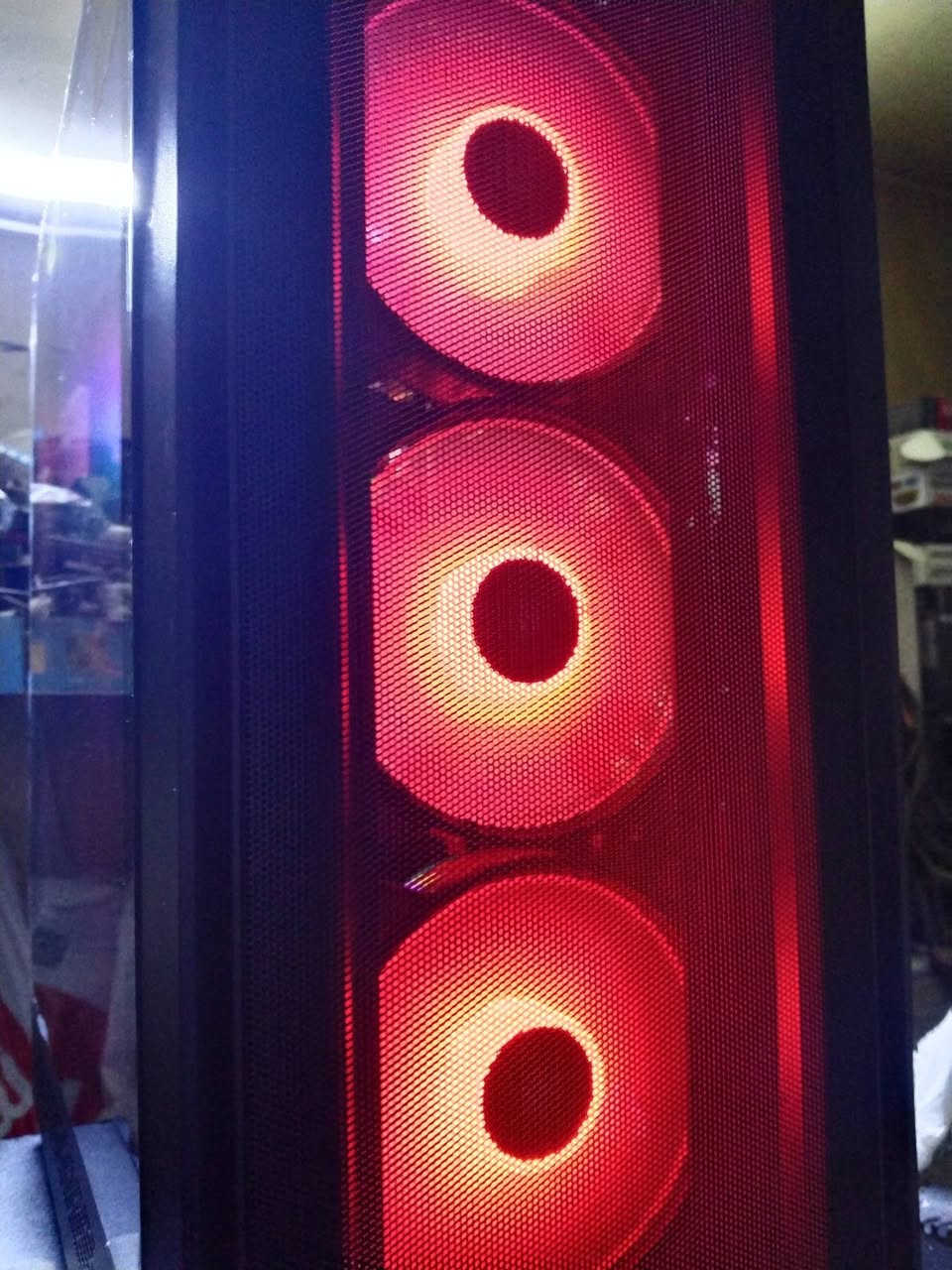 السلام عليكم 
حاسبة دسكتوب تجميع رايزن 5... للبيع 
.....
السعر 530 ألف دينار 
***********
عنوان بغداد زيونة 
البيع بضمان الفحص 
لا يتوفر توصيل 
.....
ملاحظة 
كيس فقط بدون أي ملحقات 
كيس فقط بدون أي ملحقات 
.....
المواصفات 
معالج رايزن 5.. AMD Ryzen 5 3500X
كارد شاشة 8 كيكا جديد AMD RX 560XT GDDR5 
هارد 512 كيكا للنظام والبرامج جديد M2 nvme 
هارد واحد تيرا 1000 كيكا للالعاب والتخزين HDD 
رام 16 كيكا جديد 8+8 تردد 3200 DDR4 
مذربورد. AMD Gigabyte B450 DDR4 
تبريد معالج احترافي جديد Sseasonic RGB 
باور سبلاي 500 واط حقيقي Huntkey 
مراوح انارة متغيرة عدد 4 جديدة مع المتحكم Aigo RGB 
كيس حجم متوسط جديد Gamemax 
......
الحاسبة تعمل على نظام وندوس 11 وتحتوي على أكثر من 40 لعبة طور القصة اوفلاين مع لعبة ببجي موبايل اونلاين 
......
مع جزيل الشكر لإدارة المجموعة
